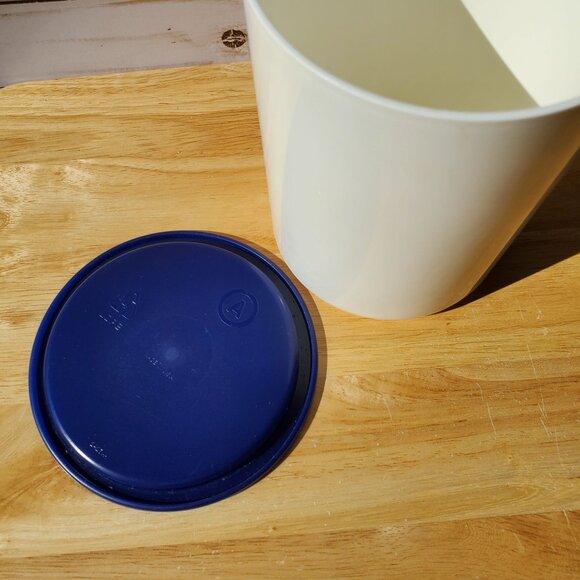 Vintage Tupperware Design Advantage 1992 White & Blue Storage Container with Lid - Picture 5 of 9